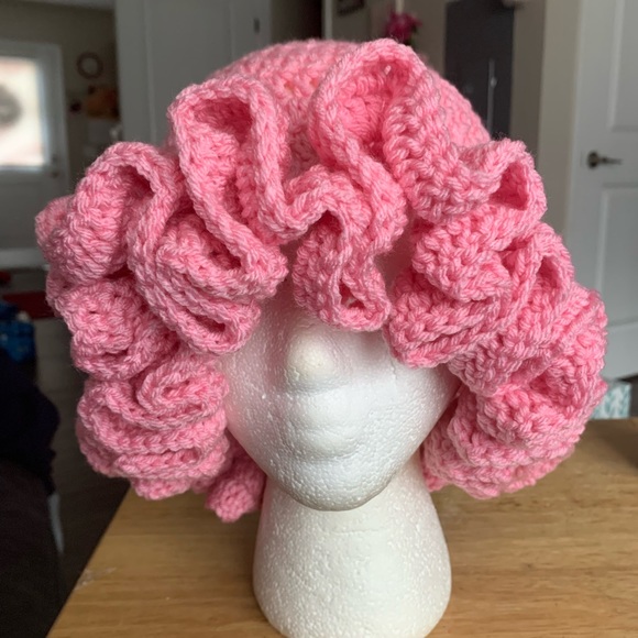 Crochet ruffled hats - Picture 13 of 15